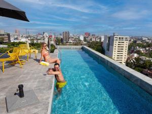 Loft -Skyline view- Rooftop pool, gym, bbq & more