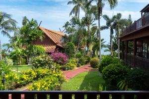 Lotus Villa, Beachside Luxury