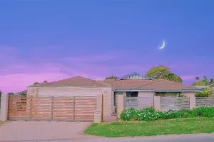 5BR Serene Retreat - Park & Poolside - Hocking