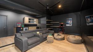 Rivers Edge Oasis -Karuah, Infinity Pool and Private Cinema room