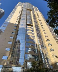 Cerca, a pasos de la Embajada de EEUU