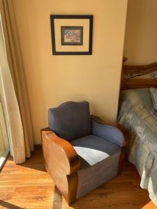 Cerca, a pasos de la Embajada de EEUU