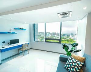 Blue Garden Urban Skyline Suite