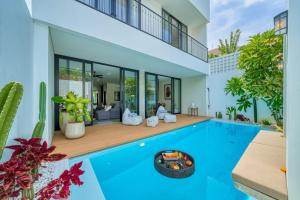 650m to Pererenan Beach a Lux 3bd Villa with Rooftop