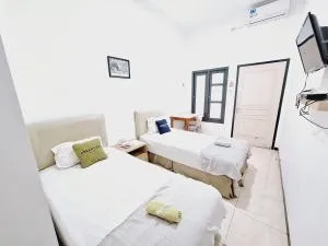 Urbanview Roemah Tanjung Blitar - 谏义里