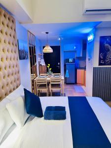 We Vibe, 81 Newport Blvd across NAIA 3 - Aparthotels, Manila