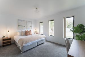 Stylish Family Retreat by Hawley Beach