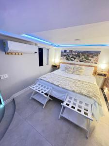 Luxury Apartment Jacuzzi Air Conditioning Fireplace and King Bed