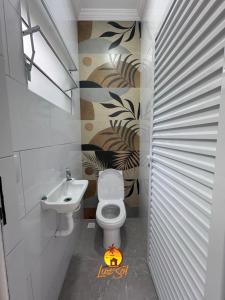 Casa com piscina beira-mar