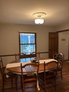 Bluegrass Resort - Nature rich escape, Between the Creation & ARK, Fully equipped kitchen, Pet friendly, Fire pit