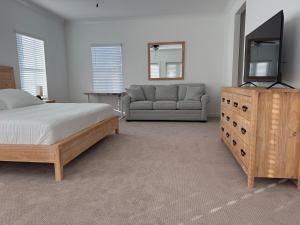 Sea La Vie - Large Family Friendly 4BR 10 Bed Pool and Bay Access