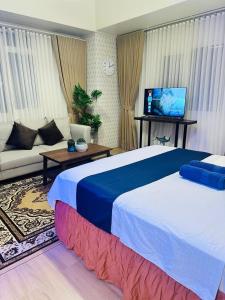 We Vibe, 81 Newport Blvd across NAIA 3