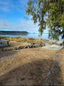 Lakefront House Stunning Sunsets - Waitahanui