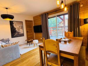 Appartement moderne 4 pièces, proche des remontées, parking inclus - FR-1-546-58