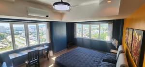 2 Bedroom Corner Penthouse Amazing Views of Chiang Mai and Doi Suthep