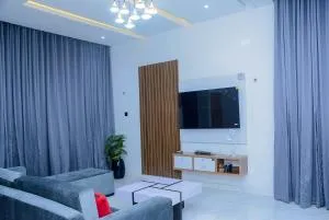 Stylish Haven, Luxe & Cozy - Mama