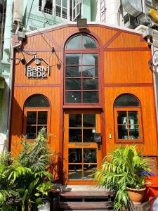 Barn & Bed Hostel at BTS Phrom Phong