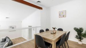 Pet friendly Government House, 35 Government Road - water views