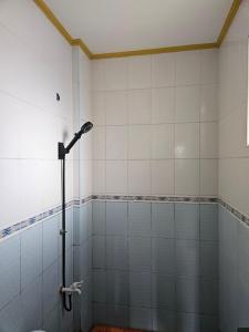 Mels Place Batangas City Unit 8 Sta Rita Two-Bedroom House w Free Parking WIFI Smart TV Fit to 4 Adults or kids