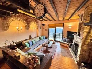 Paragon of Arachova - Stírion