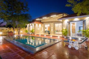 Alaya Stays 5 BHK Roohmons Farm with Private Pool, Garden & Bar