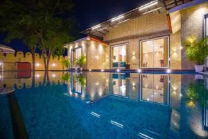 Alaya Stays 5 BHK Roohmon's Farm with Private Pool, Garden & Bar - Thūr