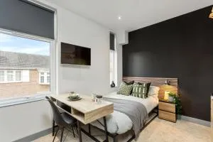 6BR Home - All Studio, Ensuite and with Kitchenette - 比斯顿