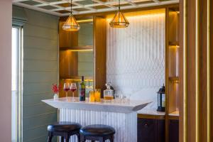 Alaya Stays Manhattan 1804 - 3 BHK Duplex With Stunning Views, Office & Stylish Bar