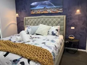 INeeta Stay 2 - Whitfield