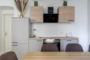 Central elegant Heritage Apartment with modern comfort