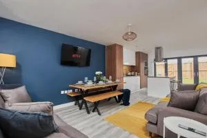 5-Bed House - Perfect for Groups & Families - Moston