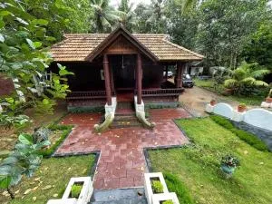 Kerala Heritage Home - Periya Veedu - Pūvār