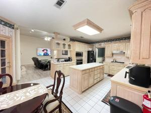 Charming 3-bedroom house near AT&T Stadium, Six Flag, DFW Airport