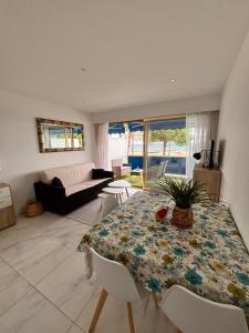 Appartements Front de mer,plage, piscine, parking : photos des chambres