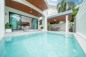 New Charming Patong Pool villa 5 mins walk Bangla beach