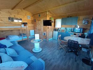 Maisons de vacances Gite Les Chalets du Fliers Verton Meubles de tourisme classes 2 etoiles : photos des chambres