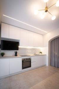 Electra Residence - Luxury Central Beach View Studio Apartment