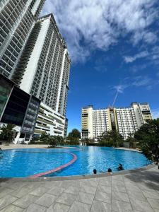 Modern Studio with City Views & Top Amenities