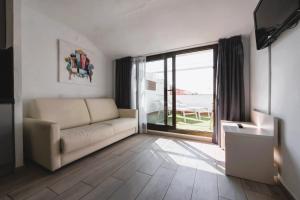 Superior Junior Suite with Pool View room in Aparthotel Miami Park