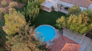 Spacious House with Cottage&Pool - Áyios Adhrianós