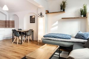 Gewölbewohnung mit Terrasse