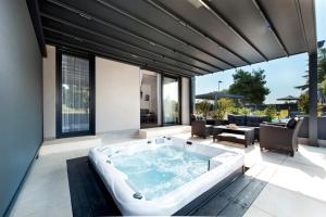 Apartments with private jacuzzi Garbin 1 and Garbin 2