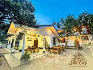 SunCity Airport Transit Stay