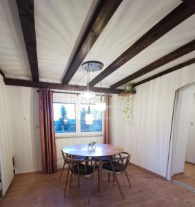 Kleines Haus im Grünen