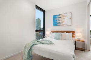 Skybound Escape, LUX 55th High Floor 2BR in Aus108