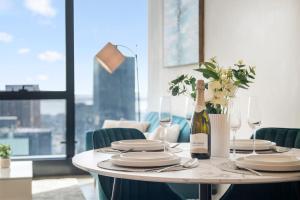 Skybound Escape, LUX 55th High Floor 2BR in Aus108