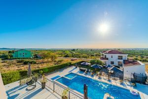 Beautiful villa Lara in Vrana with pool