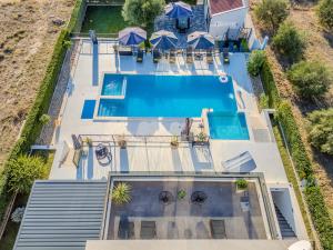 Beautiful villa Lara in Vrana with pool