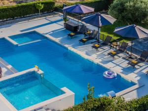 Beautiful villa Lara in Vrana with pool