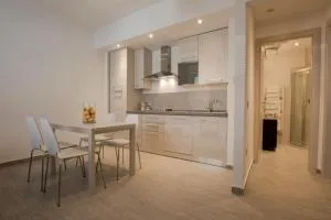 Excelsior - Via Pertini - 皮昂比诺